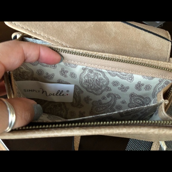 💓Simply Noelle Crossbody Bag 💓 - Picture 7 of 15